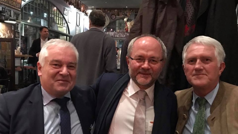 v.l.n.r. Georg Schirmbeck (Präsident des Deutschen Forstwirtschaftsrats), Volkmar Klein (MdB), Bernhard Halbe (Vorsitzender der kommunalen Waldbesitzer) v.l.n.r. Georg Schirmbeck (Präsident des Deutschen Forstwirtschaftsrats), Volkmar Klein (MdB), Bernhard Halbe (Vorsitzender der kommunalen Waldbesitzer)